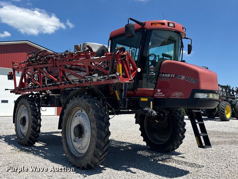 2011 Case IH 4420 Patriot Sprayer - photo 3