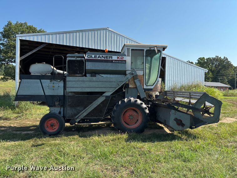 Allis-Chalmers Gleaner K2 Corn-Soybean Special Combine - photo 4