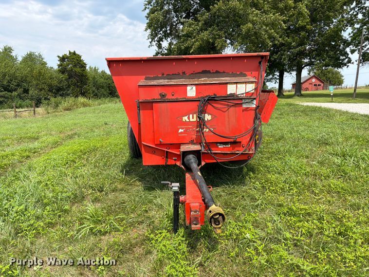 Kuhn Knight 8124 Manure Spreader - photo 2