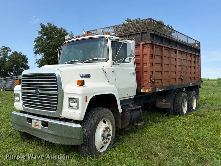 1989 Ford LNT8000 Grain Truck
