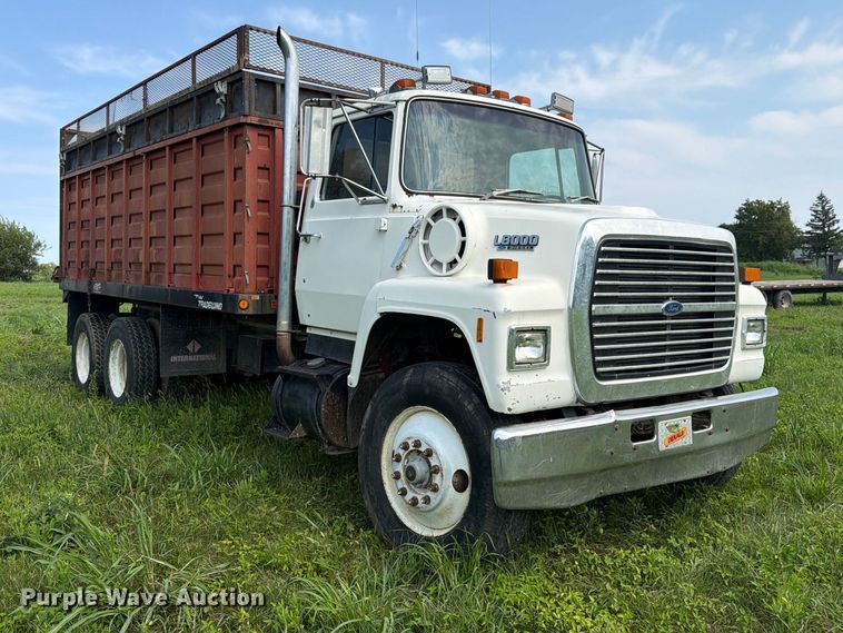 1989 Ford LNT8000 Grain Truck - photo 3