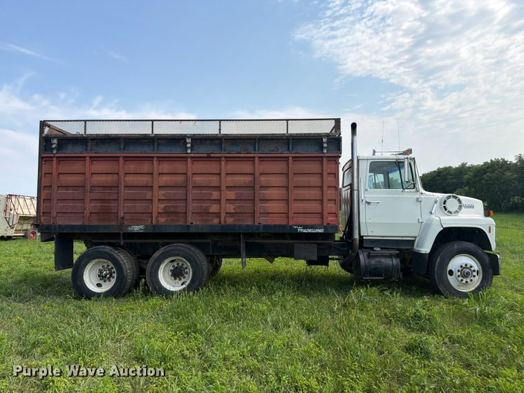1989 Ford LNT8000 Grain Truck - photo 4