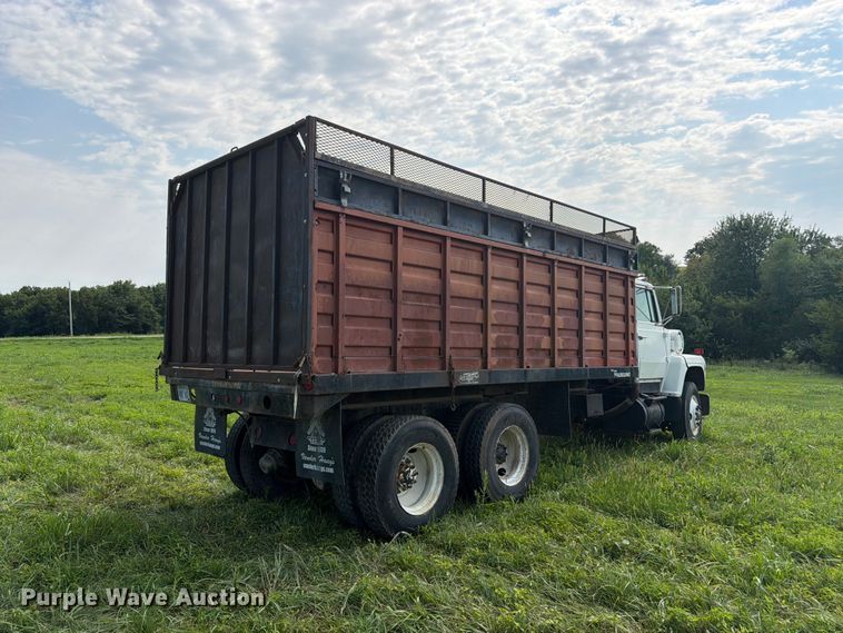 1989 Ford LNT8000 Grain Truck - photo 5