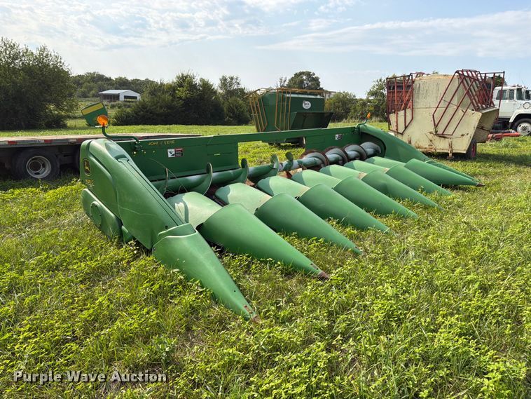 2010 John Deere 608CX Corn Head - photo 3