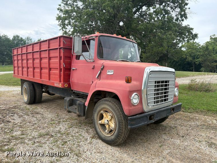 1974 Ford 700 Grain Truck - photo 3