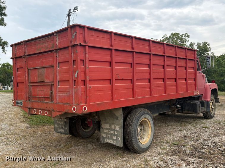 1974 Ford 700 Grain Truck - photo 5