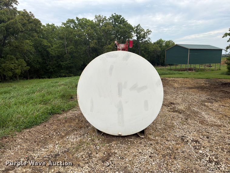 1,000 Gallon Diesel Fuel Tank - photo 2
