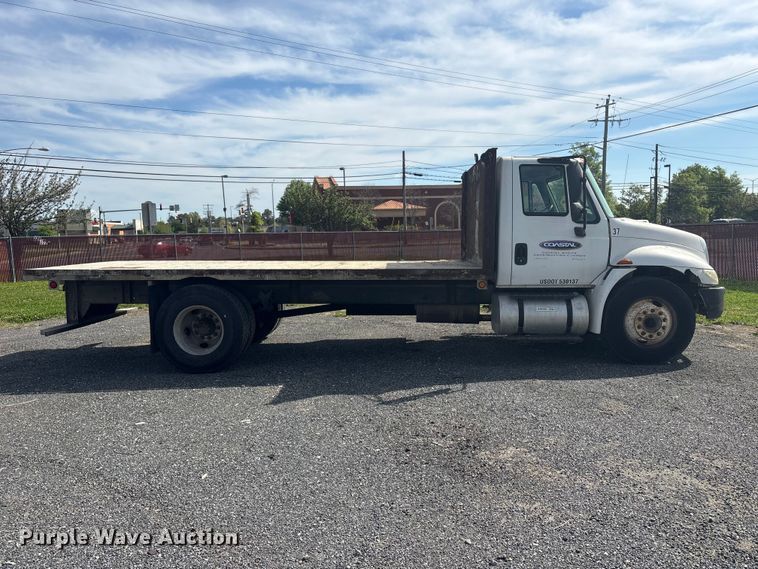 2007 International 4300 Flatbed Truck - photo 4