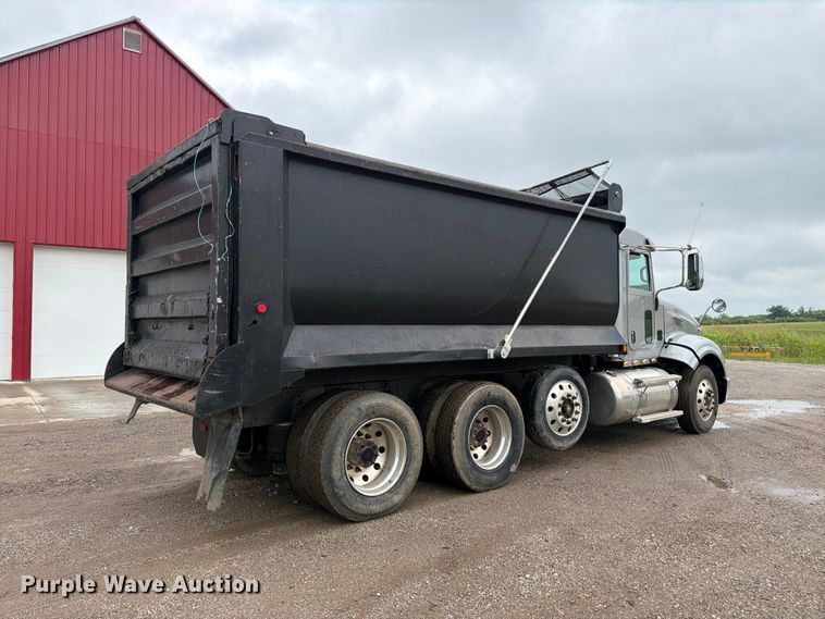 2012 Peterbilt 386 Dump Truck - photo 5