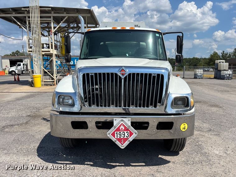 2005 International 7500 Fuel Truck - photo 2