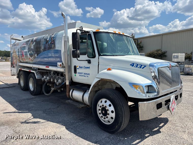 2005 International 7500 Fuel Truck - photo 3