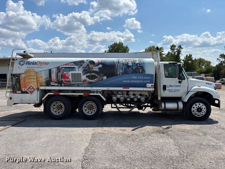 2005 International 7500 Fuel Truck - photo 4