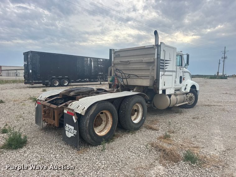 1990 International 9400 Semi Truck - photo 5