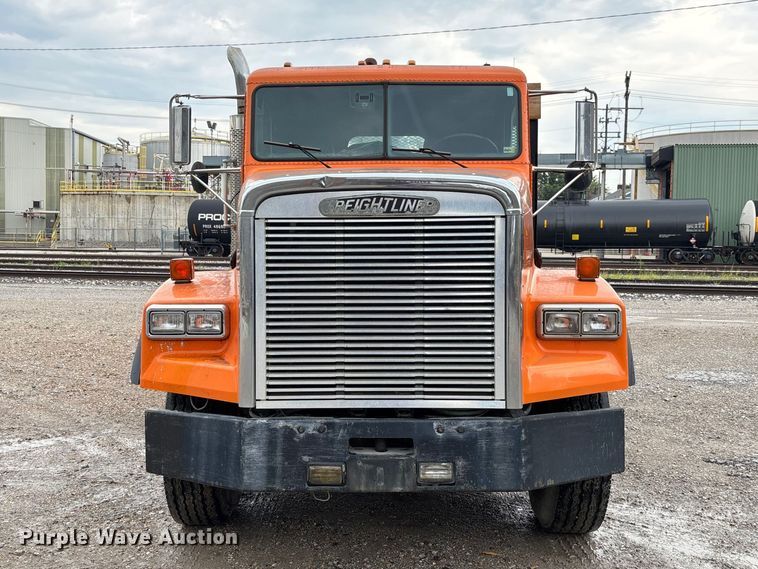 1993 Freightliner Flatbed Truck - photo 2