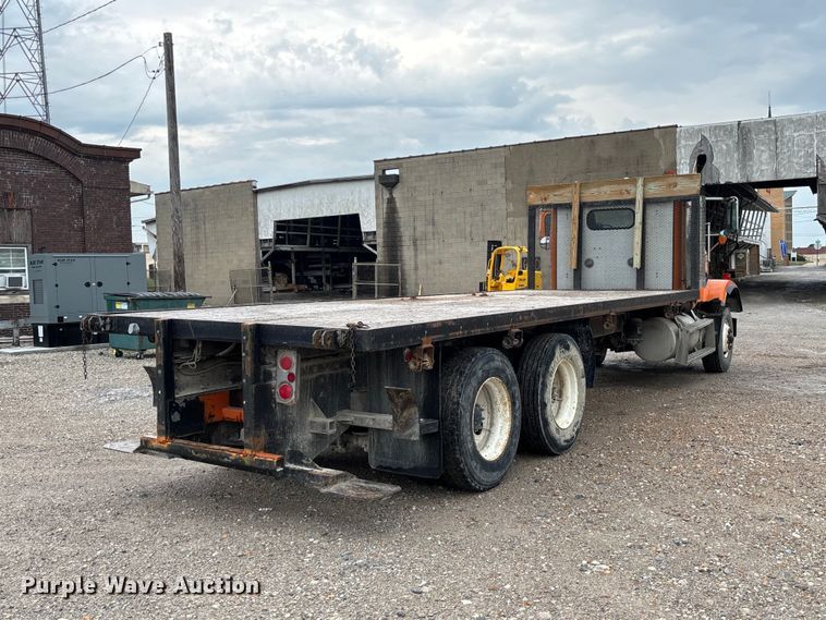 1993 Freightliner Flatbed Truck - photo 5