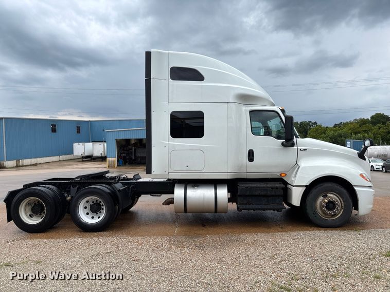 2018 International LT625 Semi Truck - photo 4