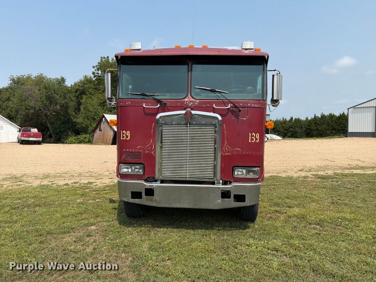 1990 Kenworth K 100E Semi Truck - photo 2