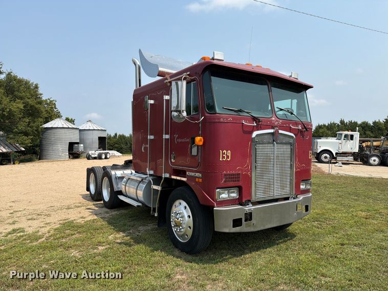1990 Kenworth K 100E Semi Truck - photo 3