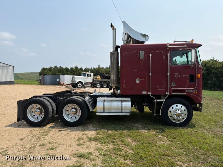 1990 Kenworth K 100E Semi Truck - photo 4