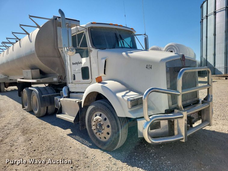 2014 Kenworth T800 Semi Truck - photo 3