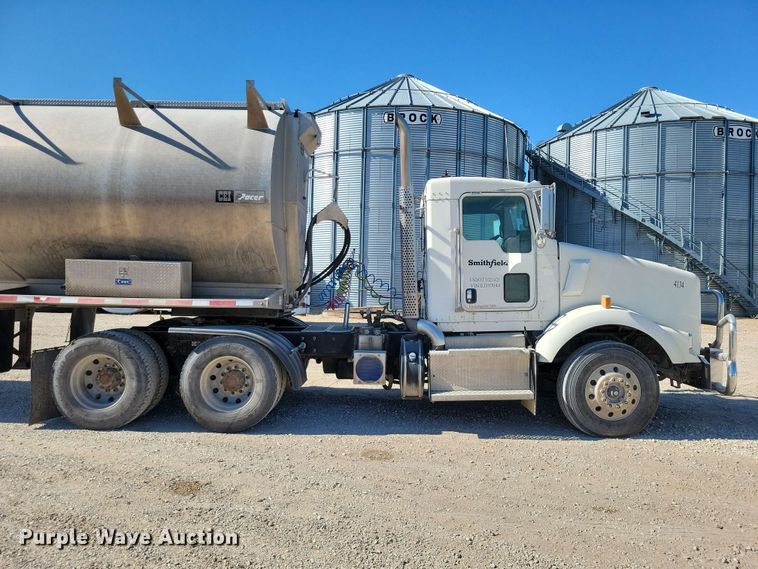 2014 Kenworth T800 Semi Truck - photo 4