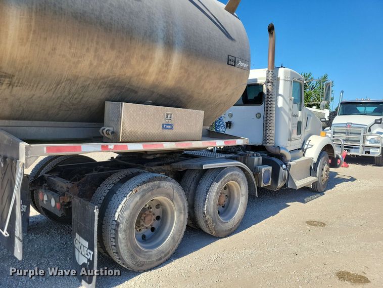 2014 Kenworth T800 Semi Truck - photo 5
