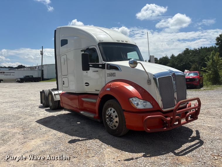 2016 Kenworth T680 Semi Truck - photo 3