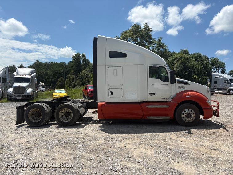 2016 Kenworth T680 Semi Truck - photo 4