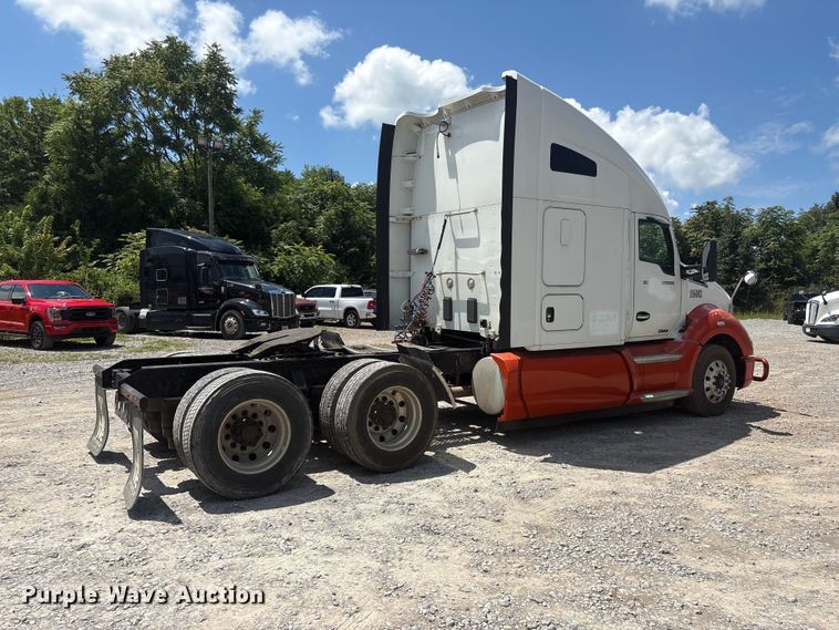 2016 Kenworth T680 Semi Truck - photo 5
