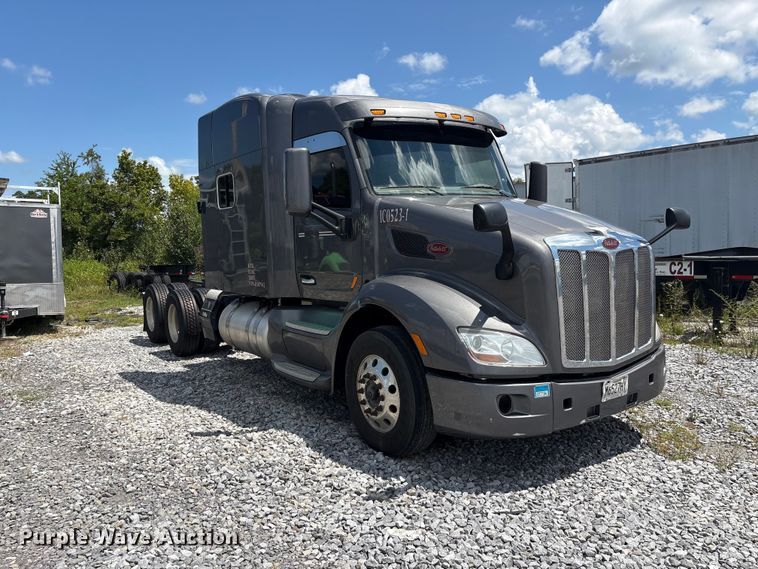2017 Peterbilt 579 Semi Truck - photo 3