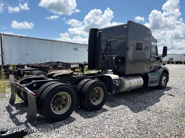 2017 Peterbilt 579 Semi Truck - photo 5