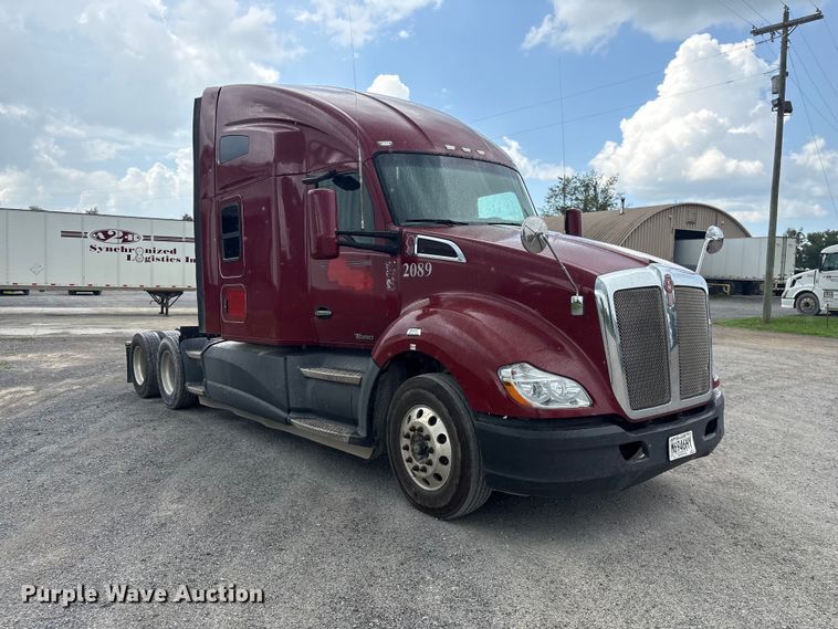2015 Kenworth T680 Semi Truck - photo 3