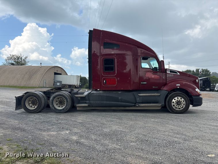 2015 Kenworth T680 Semi Truck - photo 4