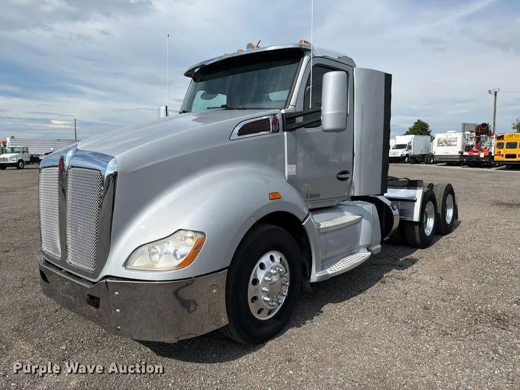 2015 Kenworth T680 Semi Truck