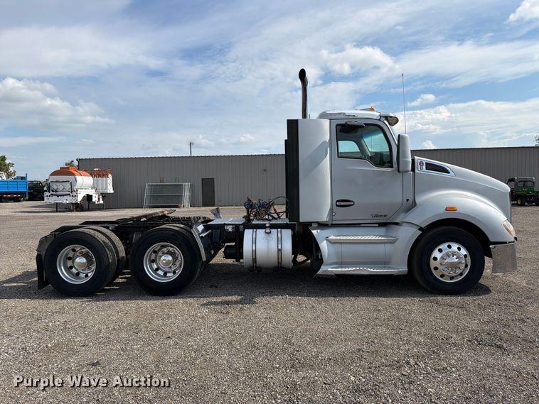 2015 Kenworth T680 Semi Truck - photo 4