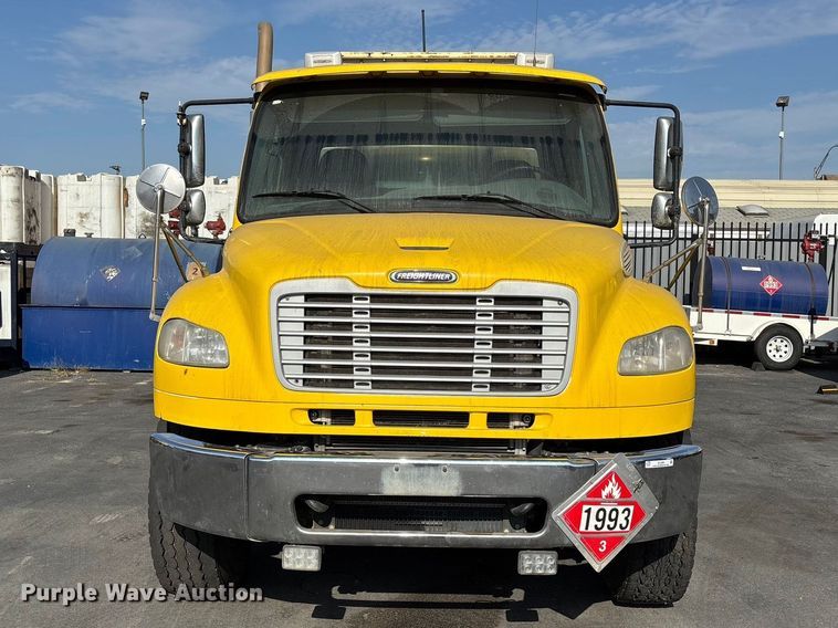 2014 Freightliner Business Class M2 Fuel Truck - photo 2