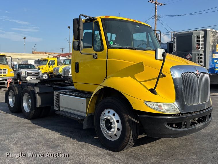 2016 International 8600 Semi Truck - photo 3