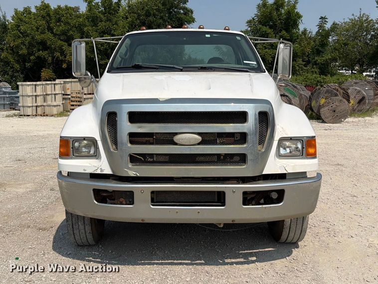 2008 Ford F650 Super Duty Truck Cab And Chassis - photo 2