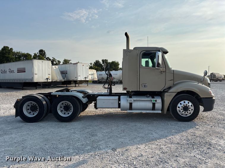 2013 Freightliner Columbia Semi Truck - photo 4