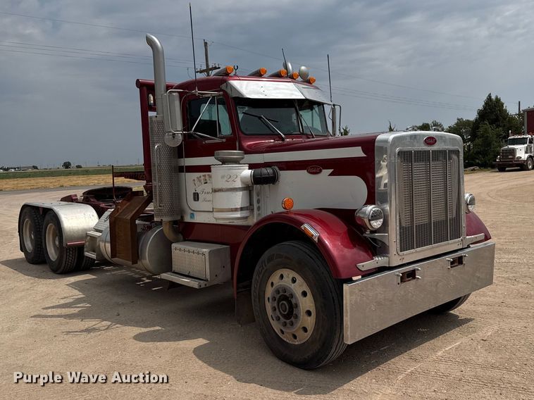 1982 Peterbilt 382 Semi Truck - photo 3