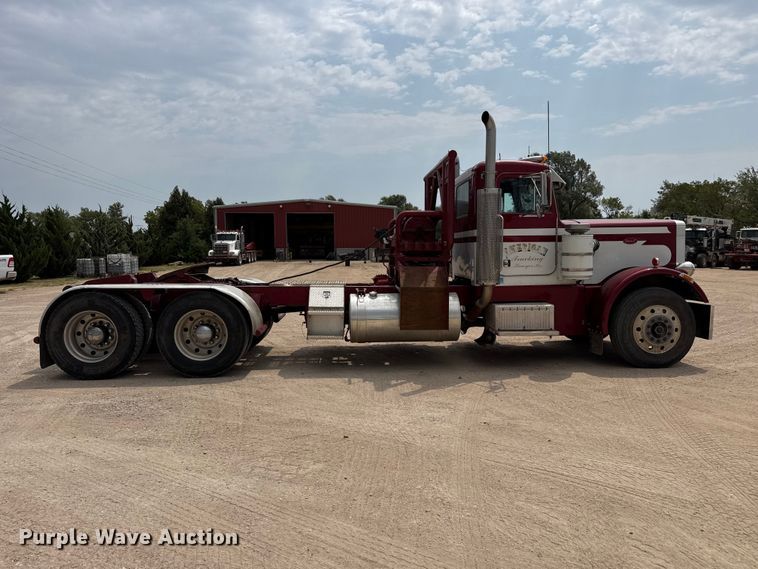 1982 Peterbilt 382 Semi Truck - photo 4