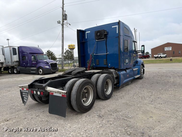 2018 Kenworth T680 Semi Truck - photo 5