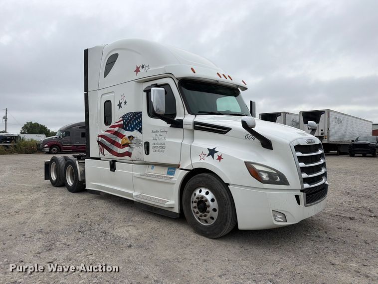 2020 Freightliner Cascadia Semi Truck - photo 3