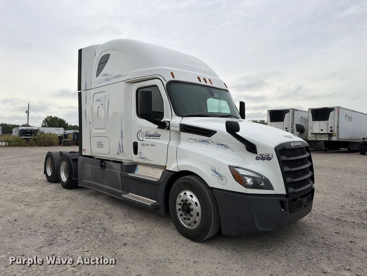 2019 Freightliner Cascadia Semi Truck - photo 3