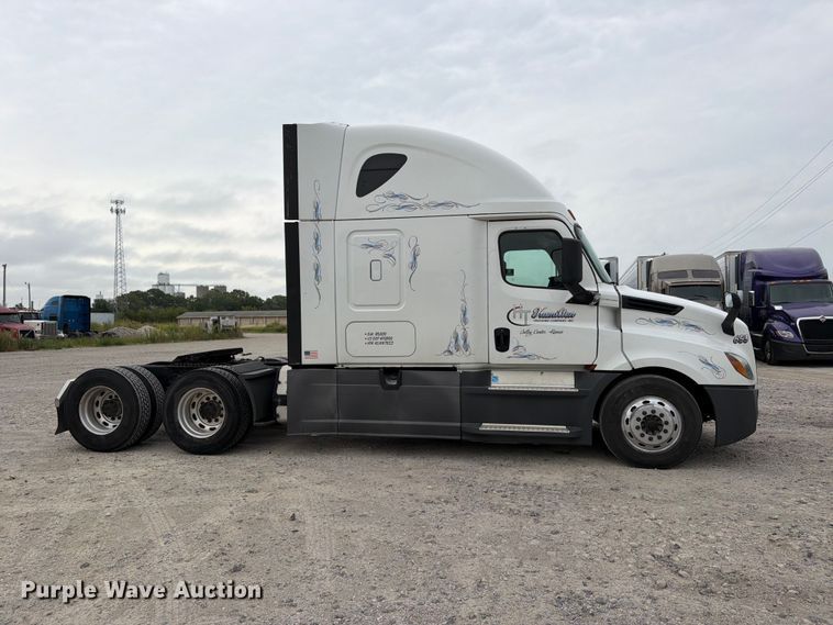 2019 Freightliner Cascadia Semi Truck - photo 4