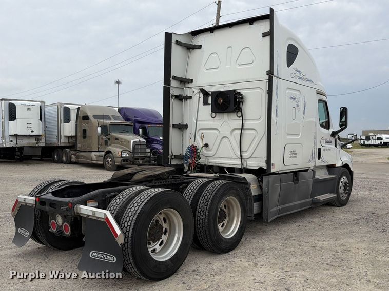 2019 Freightliner Cascadia Semi Truck - photo 5