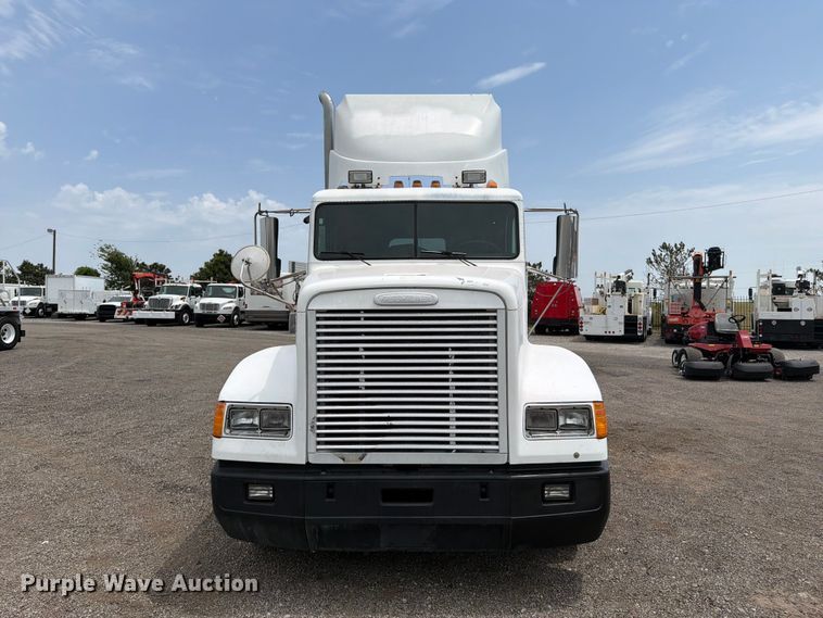 1998 Freightliner FLD120 Semi Truck - photo 2