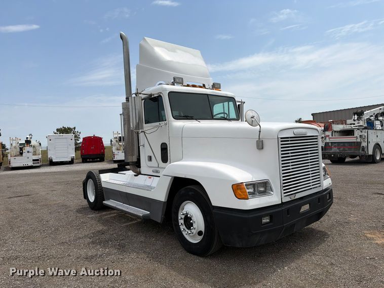 1998 Freightliner FLD120 Semi Truck - photo 3