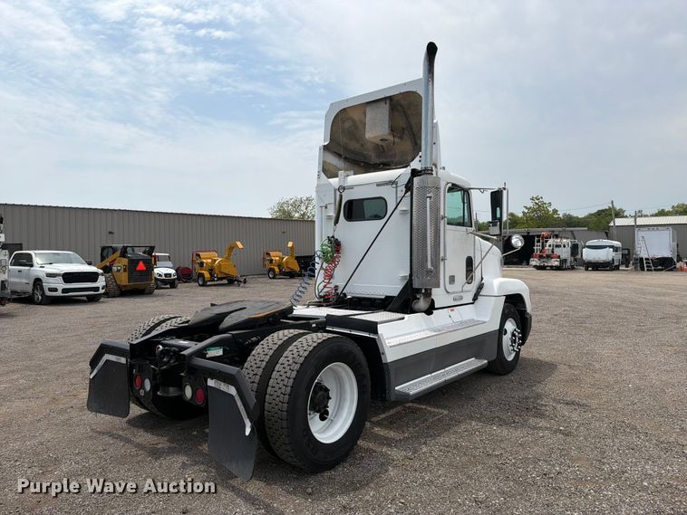 1998 Freightliner FLD120 Semi Truck - photo 5