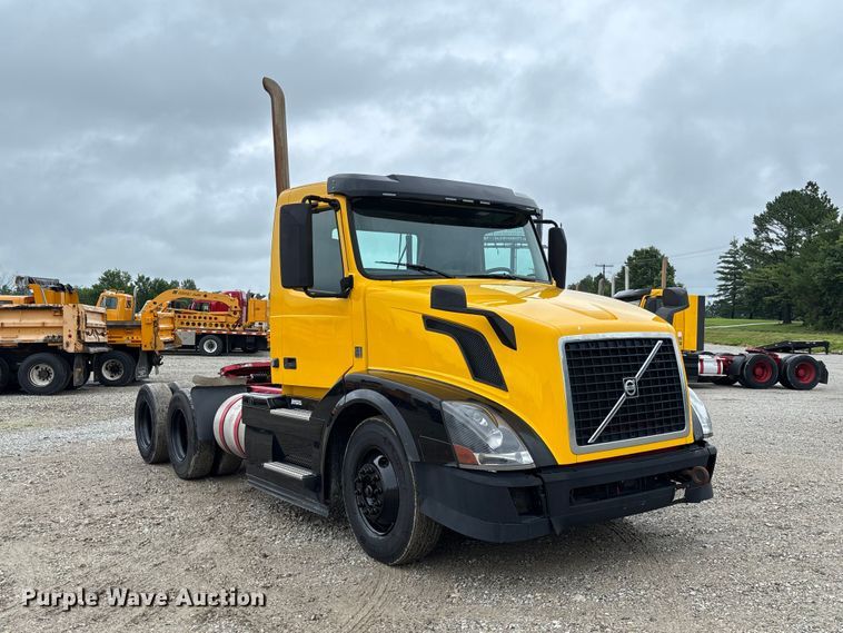 2017 Volvo VNL Semi Truck - photo 3